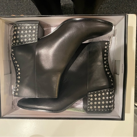 Dolce Vita Shoes - Dolce Vita: Black Ankle Boots (never worn, new with box)